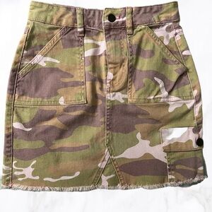 Hollister Camo mini skirt size 00 NWOT